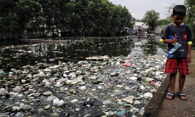 Tumpukan Sampah Penuhi Waduk Badovc, Warga Kosovo Resah