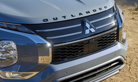 Lebih Canggih Dan Irit, Outlander Hybrid Pakai Mesin Turbo Baru