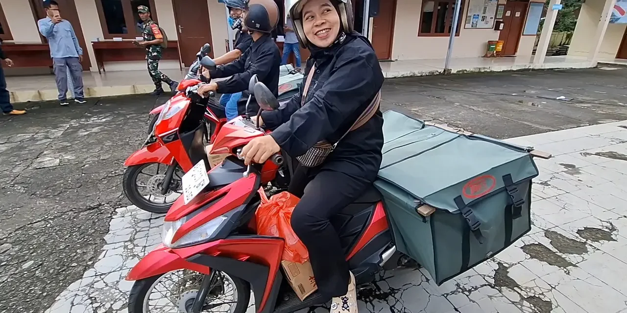 Aksi Sosial Dwi Yang Setia Mengirim Makanan Untuk Lansia