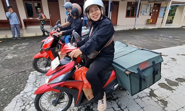 Aksi Sosial Dwi Yang Setia Mengirim Makanan Untuk Lansia
