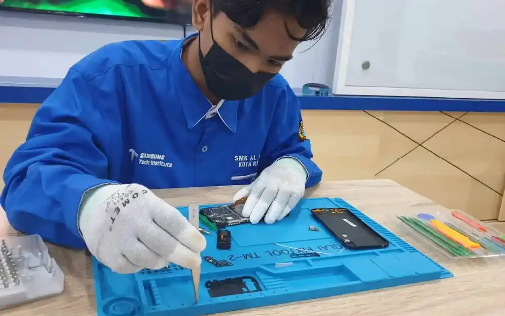 Profesi Teknisi Gadget Kini Menjanjikan Di Tengah Ledakan Digital