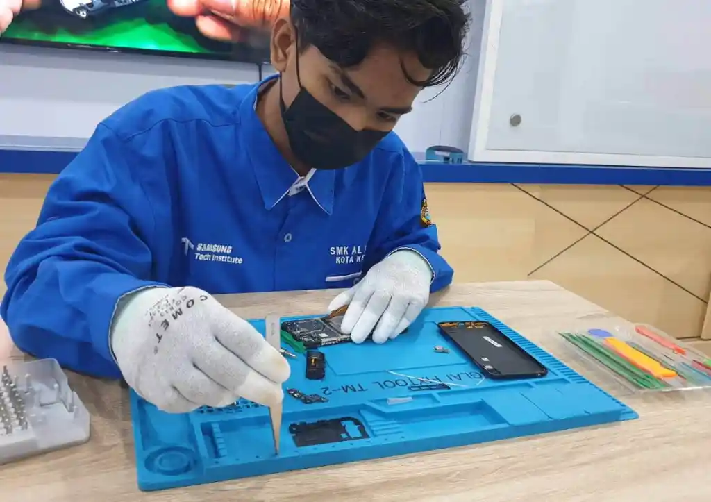 Profesi Teknisi Gadget