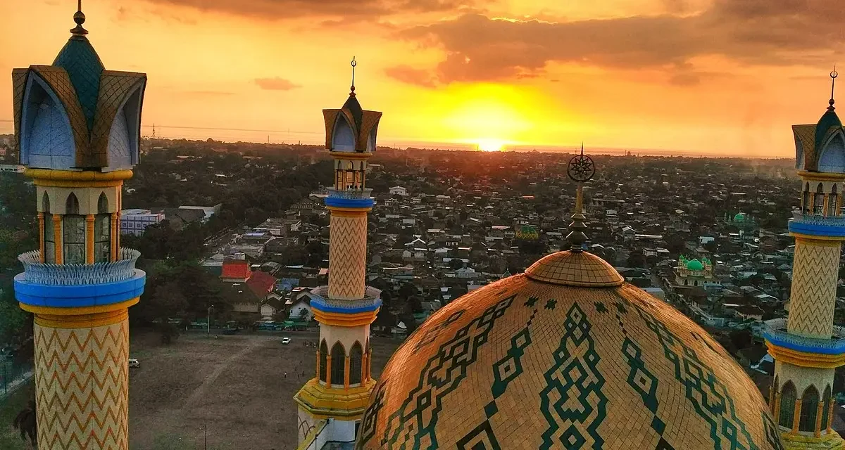 Eksplorasi Keindahan Pulau Seribu Masjid, Yuk Kita Bahas Di Sini