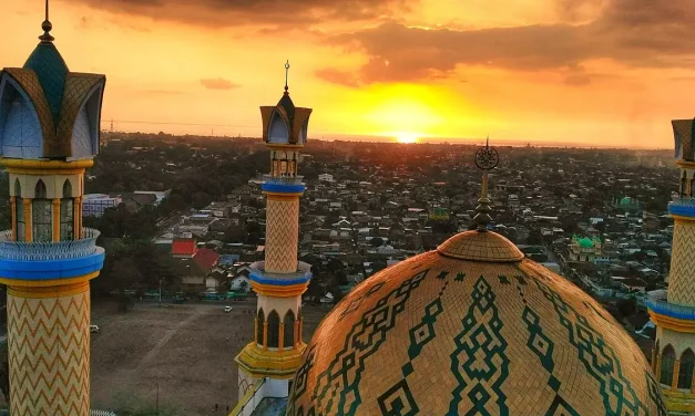 Eksplorasi Keindahan Pulau Seribu Masjid, Yuk Kita Bahas Di Sini