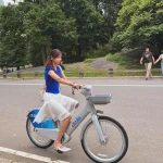 Sabrina Chairunnisa Tampil Sporty Bersepeda Di Central Park